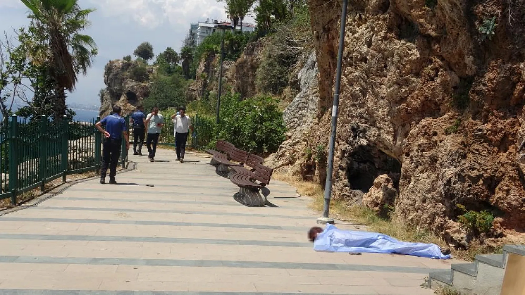 Kavga ettikten bir saat sonra cesedi bulundu, yaşadığı park mezarı oldu