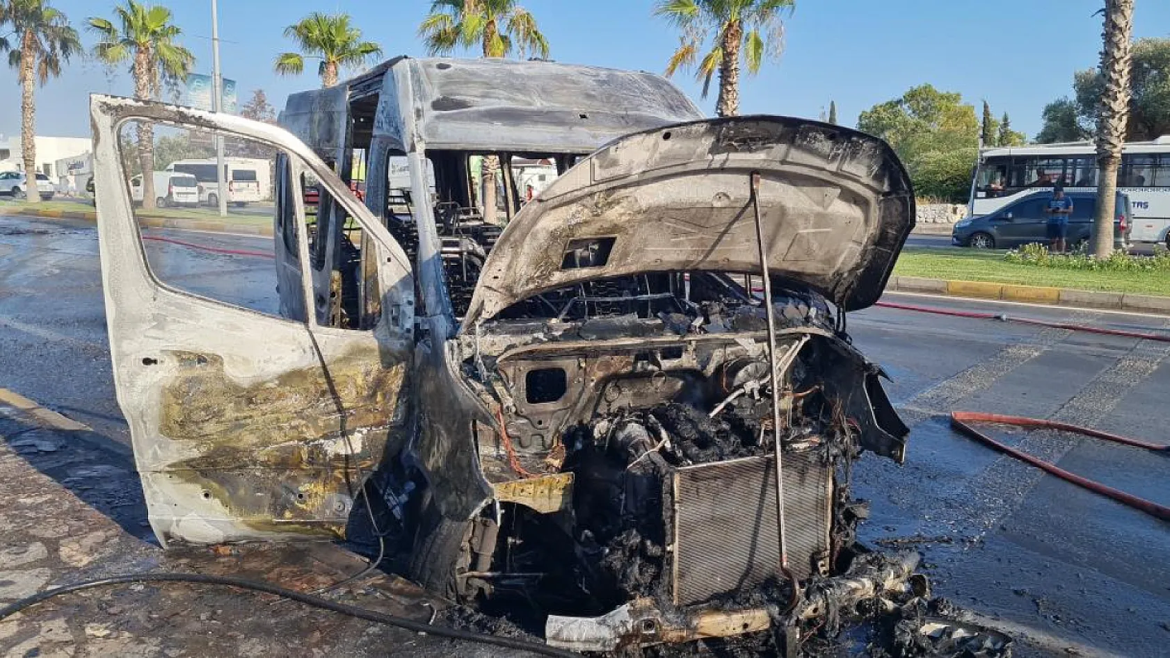 Bodrum'da Minibüs Yangını: Paniğe Neden Oldu!