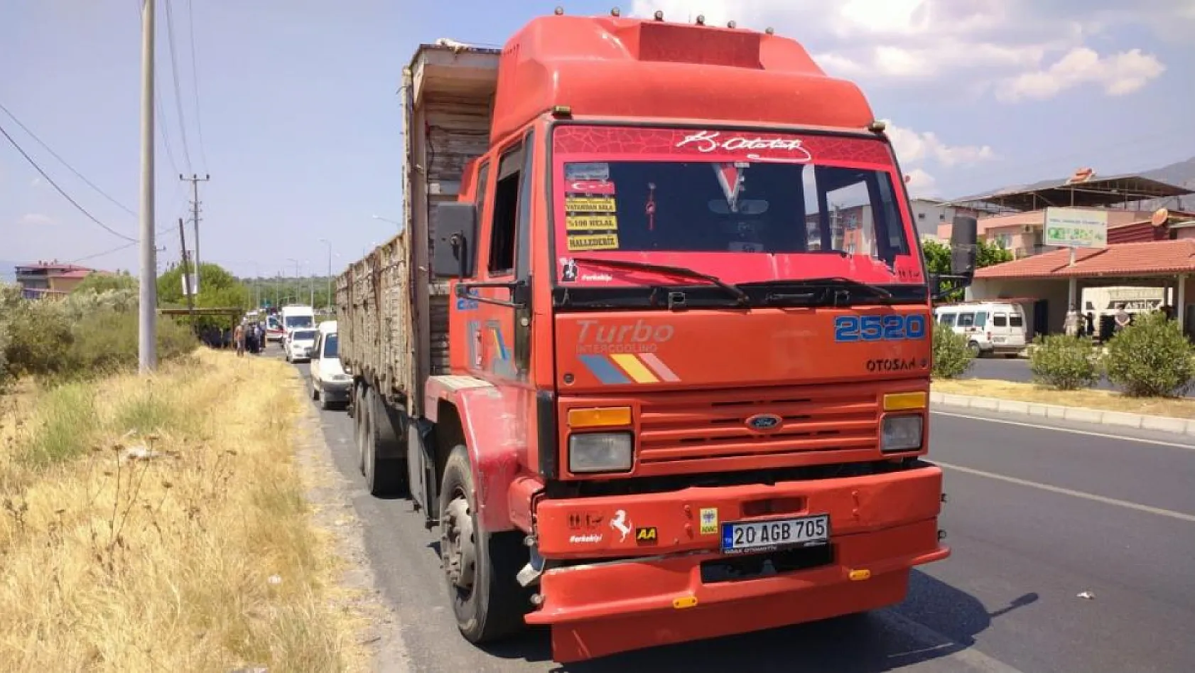 Kamyonla çarpışan motosikletin sürücüsü hayatını kaybetti