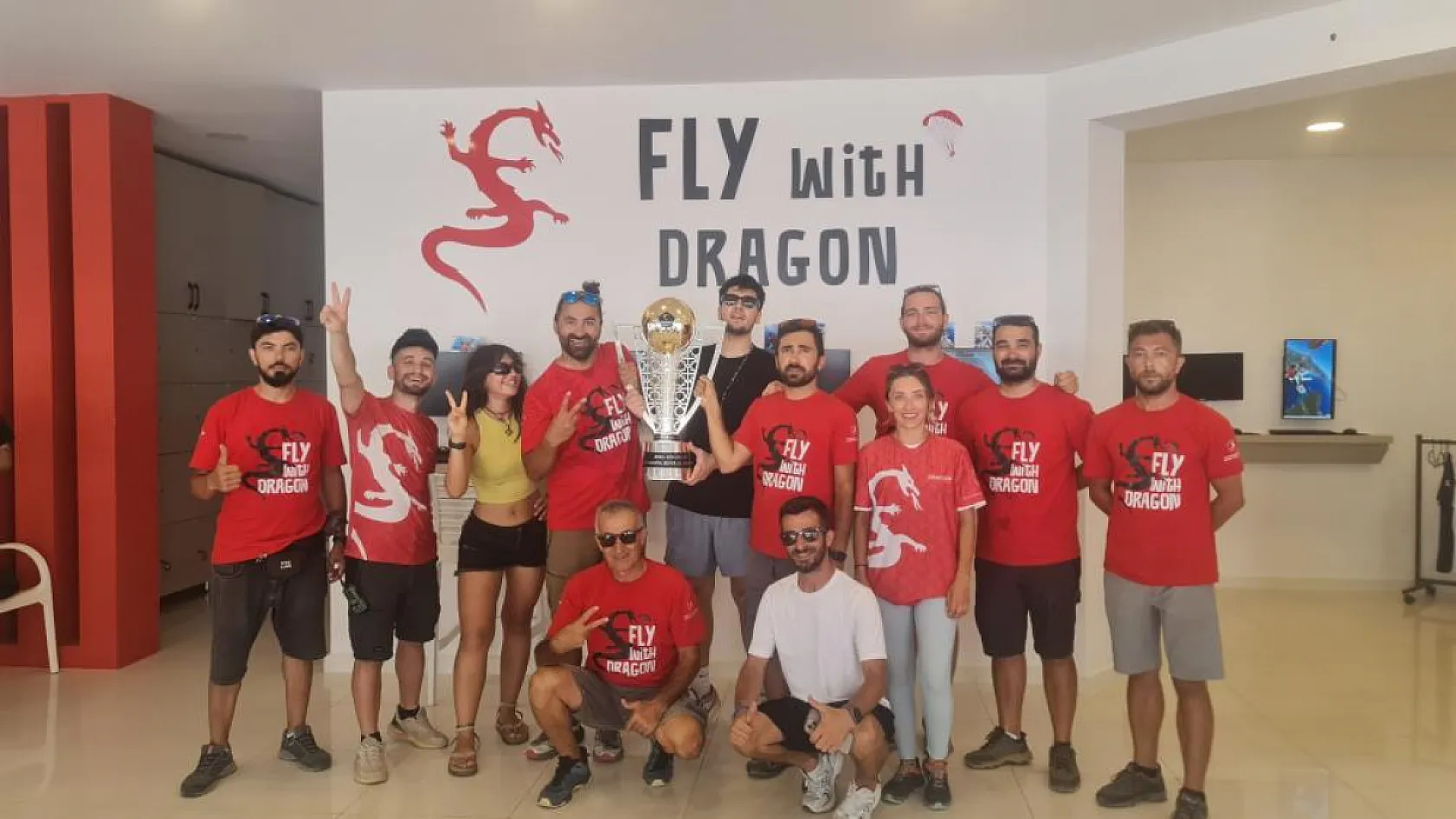 Fethiye'de Galatasaray'ın şampiyonluk kupası göklerde