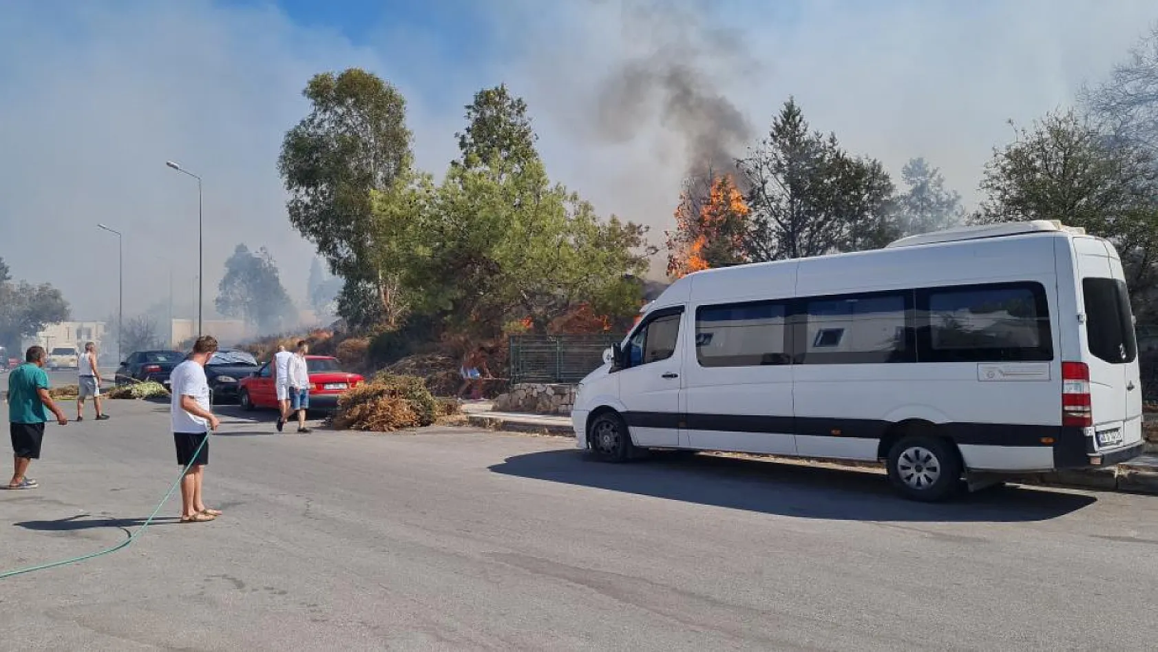 Bodrum'da Yangını söndürmek için seferber oldular