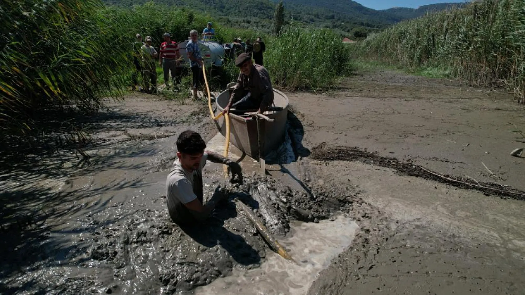 Pompa hırsızları köyü susuz bıraktı