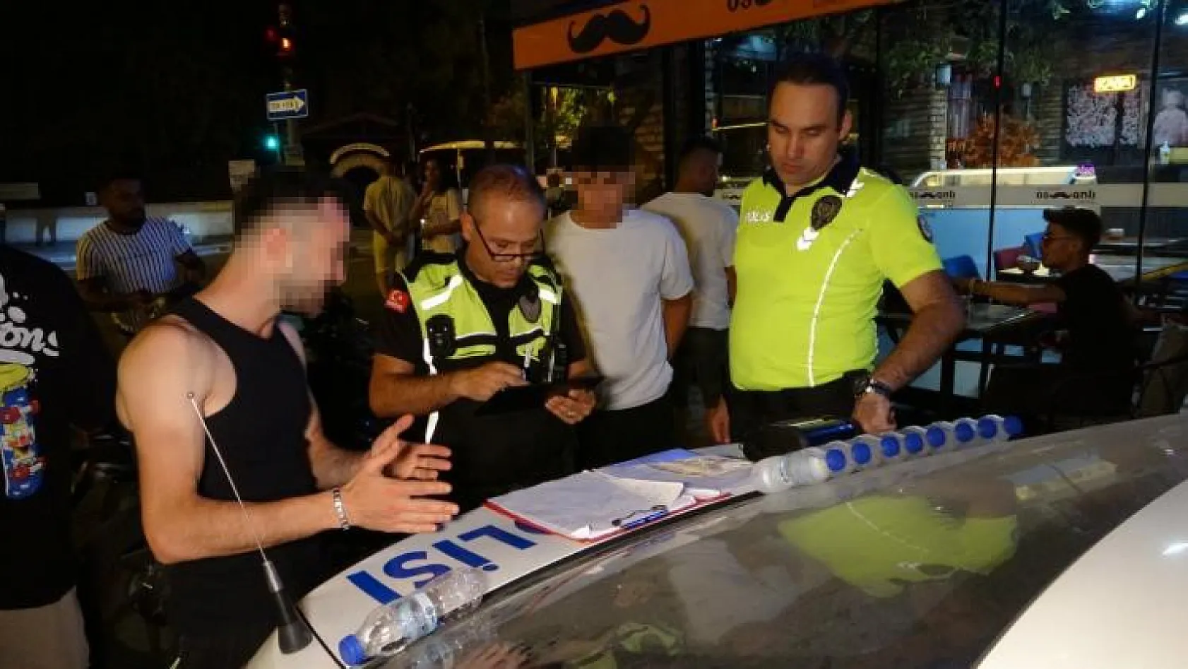 Motosikleti polisin üzerine sürüp kaçtı, plakasına sadece 2 bin 196 TL ceza yazılabildi