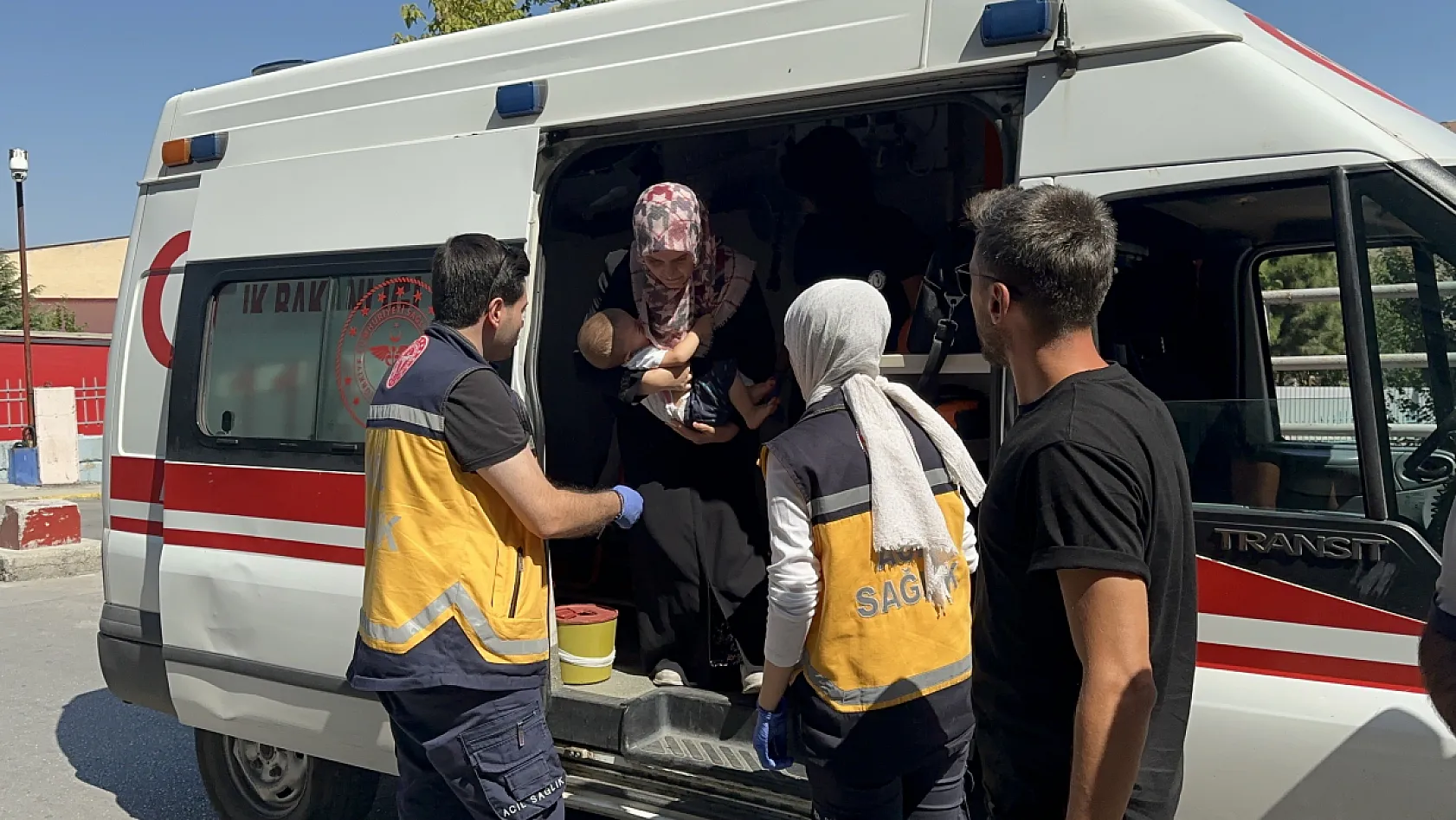Saldırgan şahıs dehşet saçtı… 14 aylık bebeği vurdu, araç gasp edip kaçtı