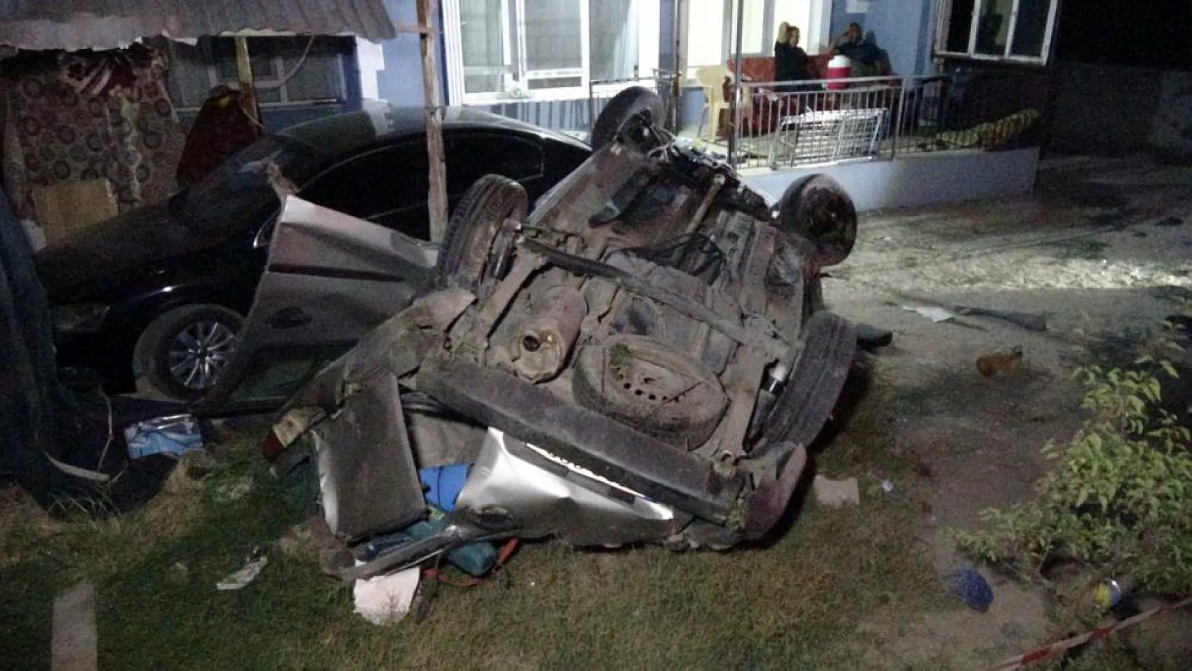 Fethiye Dönüşü Feci Kaza Araç Takla Atıp Evin Bahçesine Uçtu, 1 Ölü