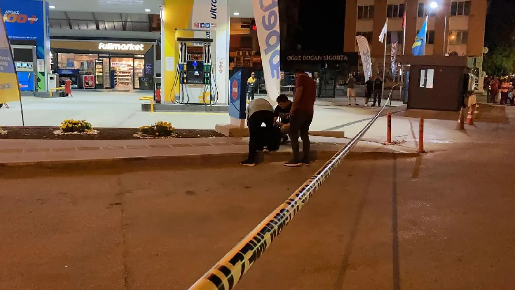 Otobüsten inen vatandaşın kaldırımda unuttuğu valiz paniğe neden oldu
