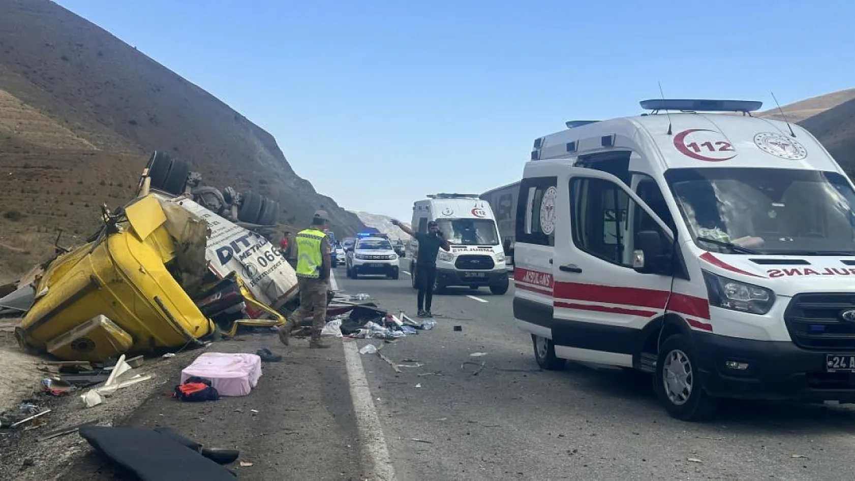 Katliam gibi kaza: 4 ölü, 2 yaralı