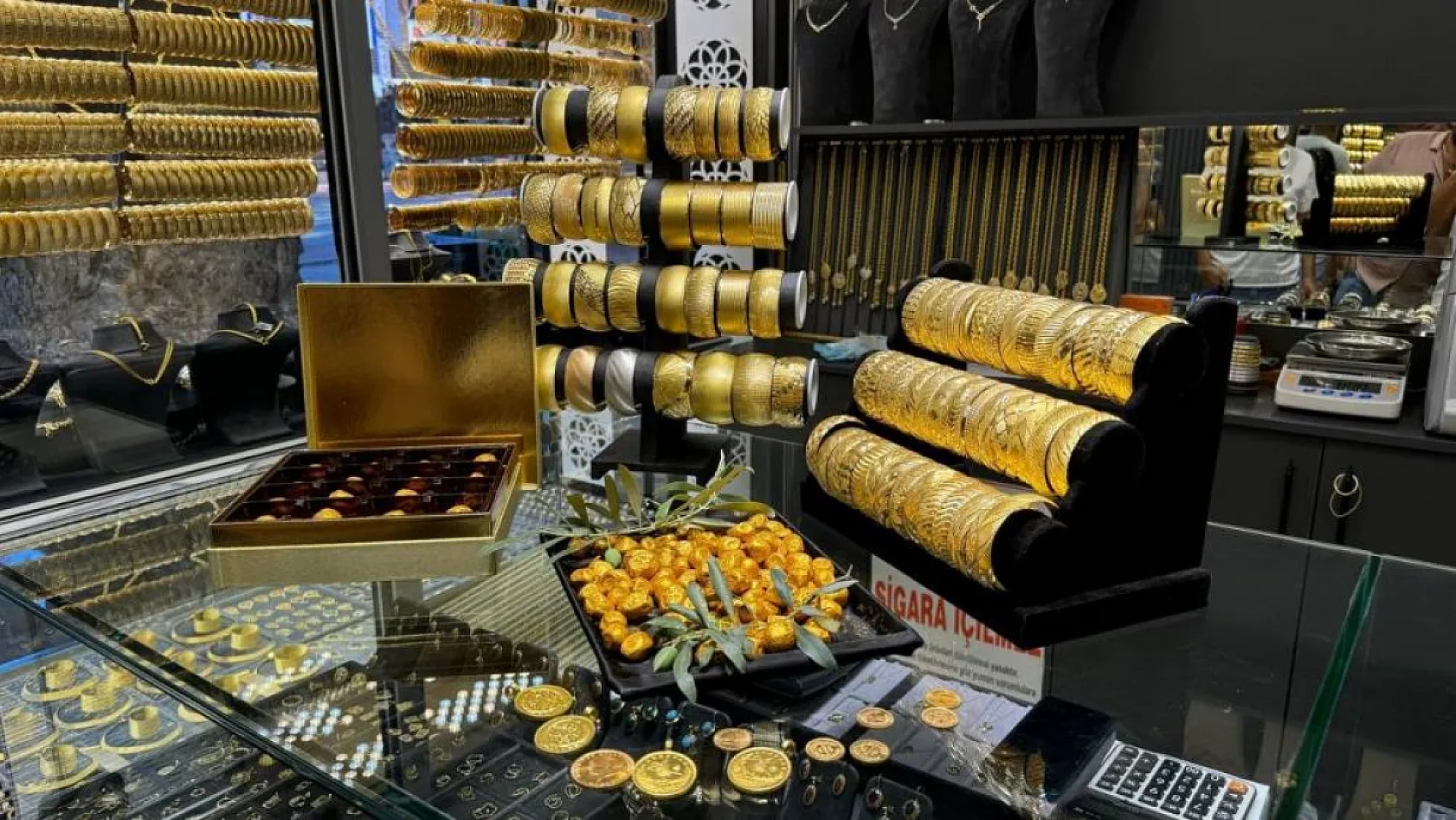 Bu da oldu... Altın kaplamalı zeytin yok satıyor