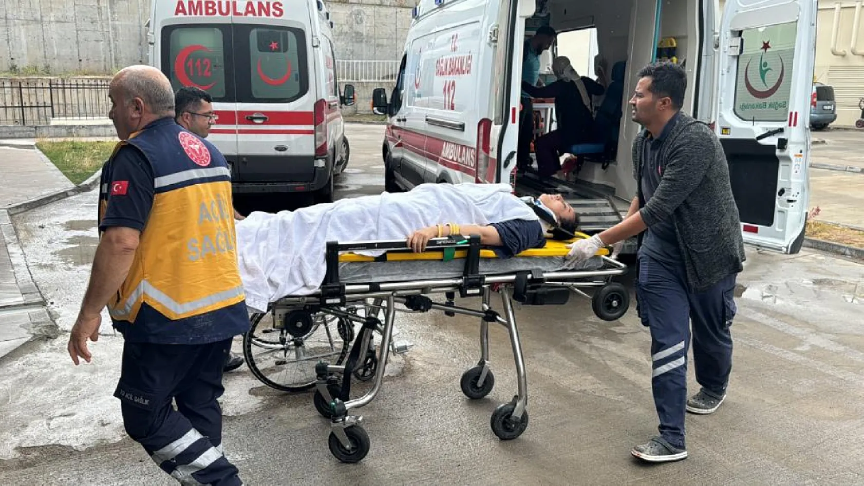 Düğün yolunda kaza: 27 yaralı