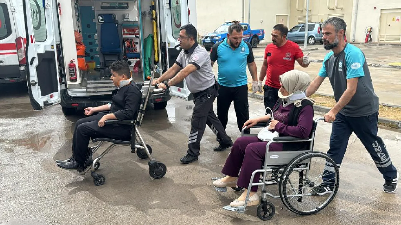 Düğün yolunda kaza: 27 yaralı