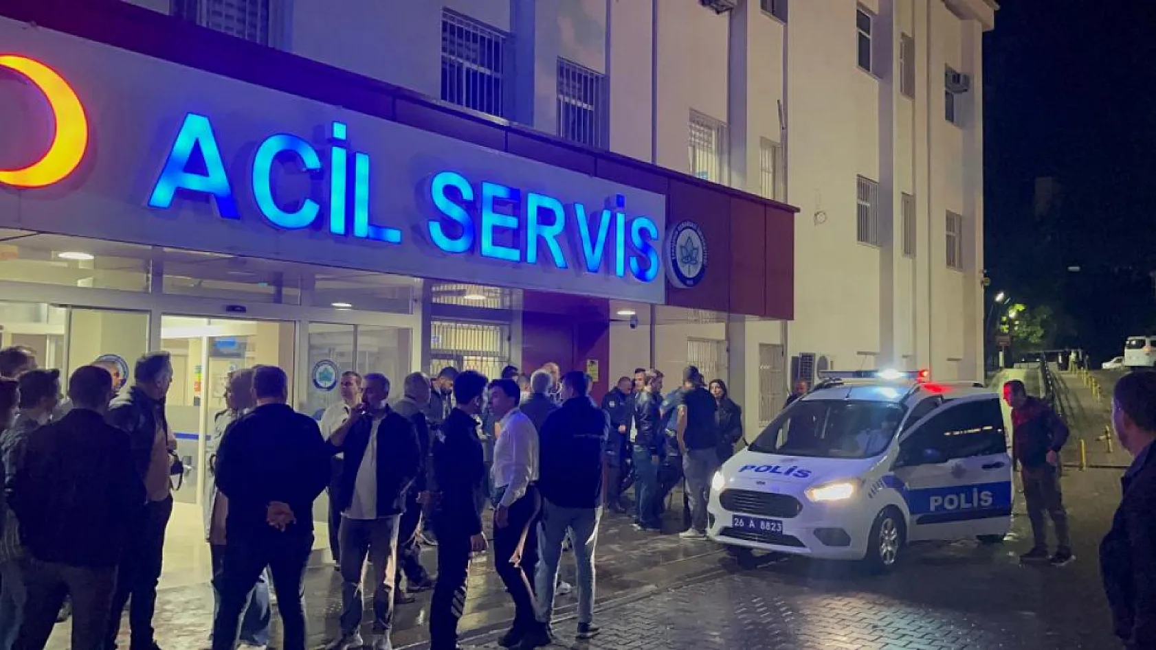 Polis memurlarını taşıyan midibüs şarampole uçtu: 14'ü polis 15 yaralı