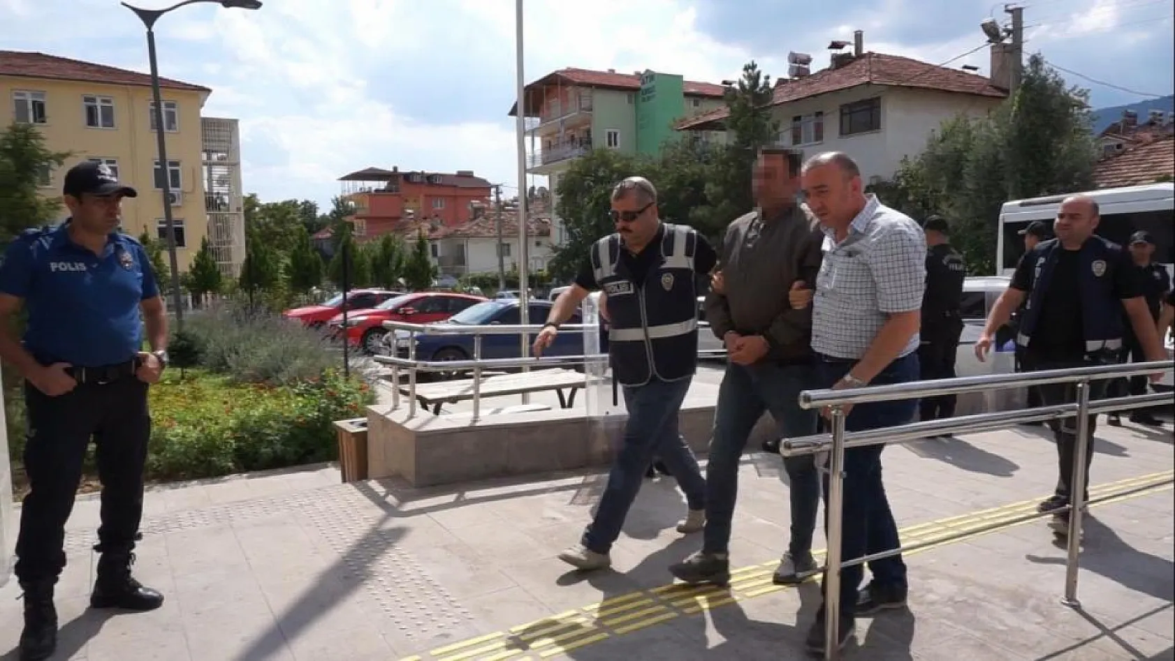 Baba ve oğlunu öldüren katil zanlısı tutuklandı