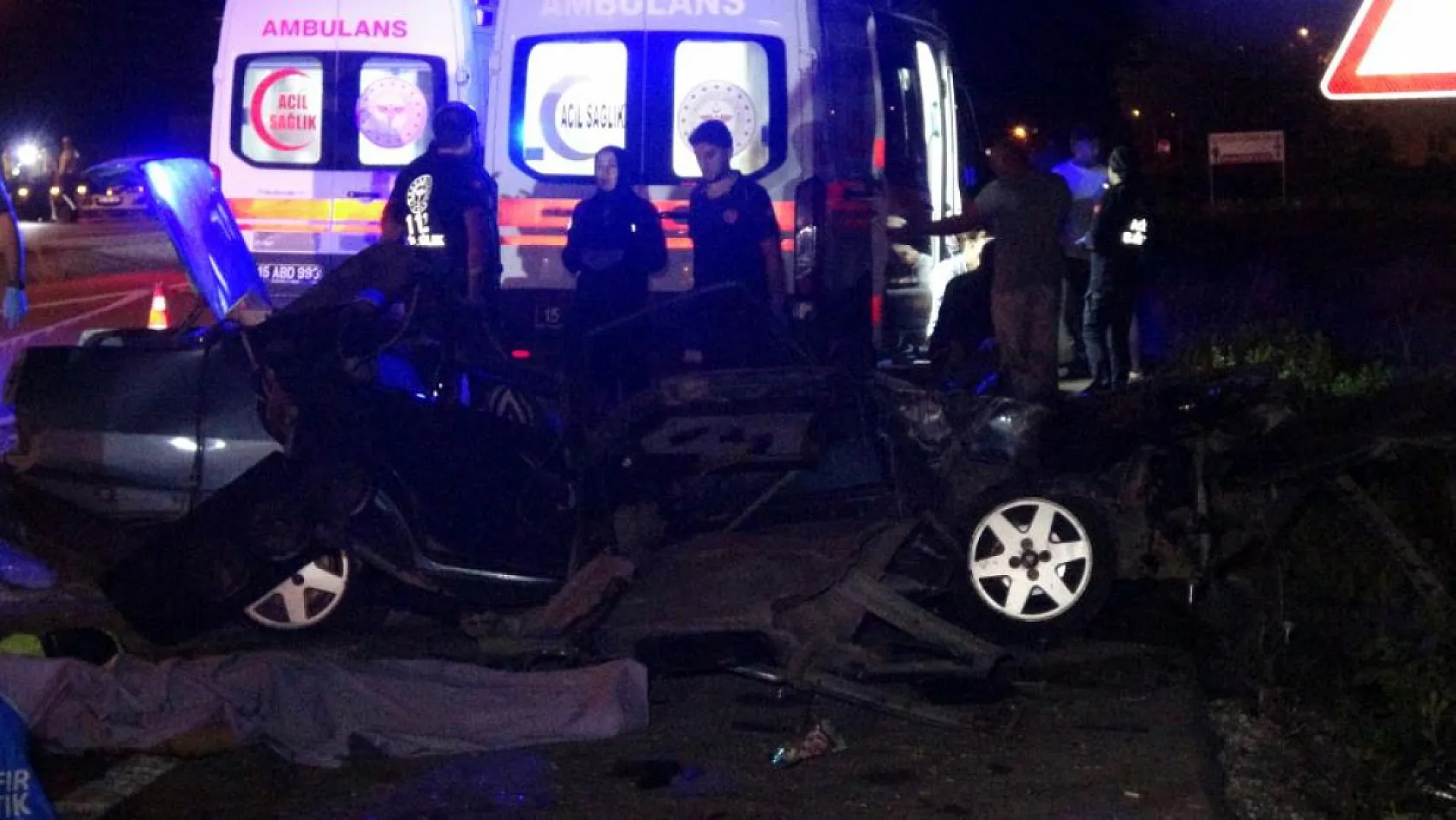 Burdur-Fethiye Karayolu'nda Feci Kaza: Takla Atan Araç Karşı Şeride Uçtu, 2 Ölü, 3 Yaralı