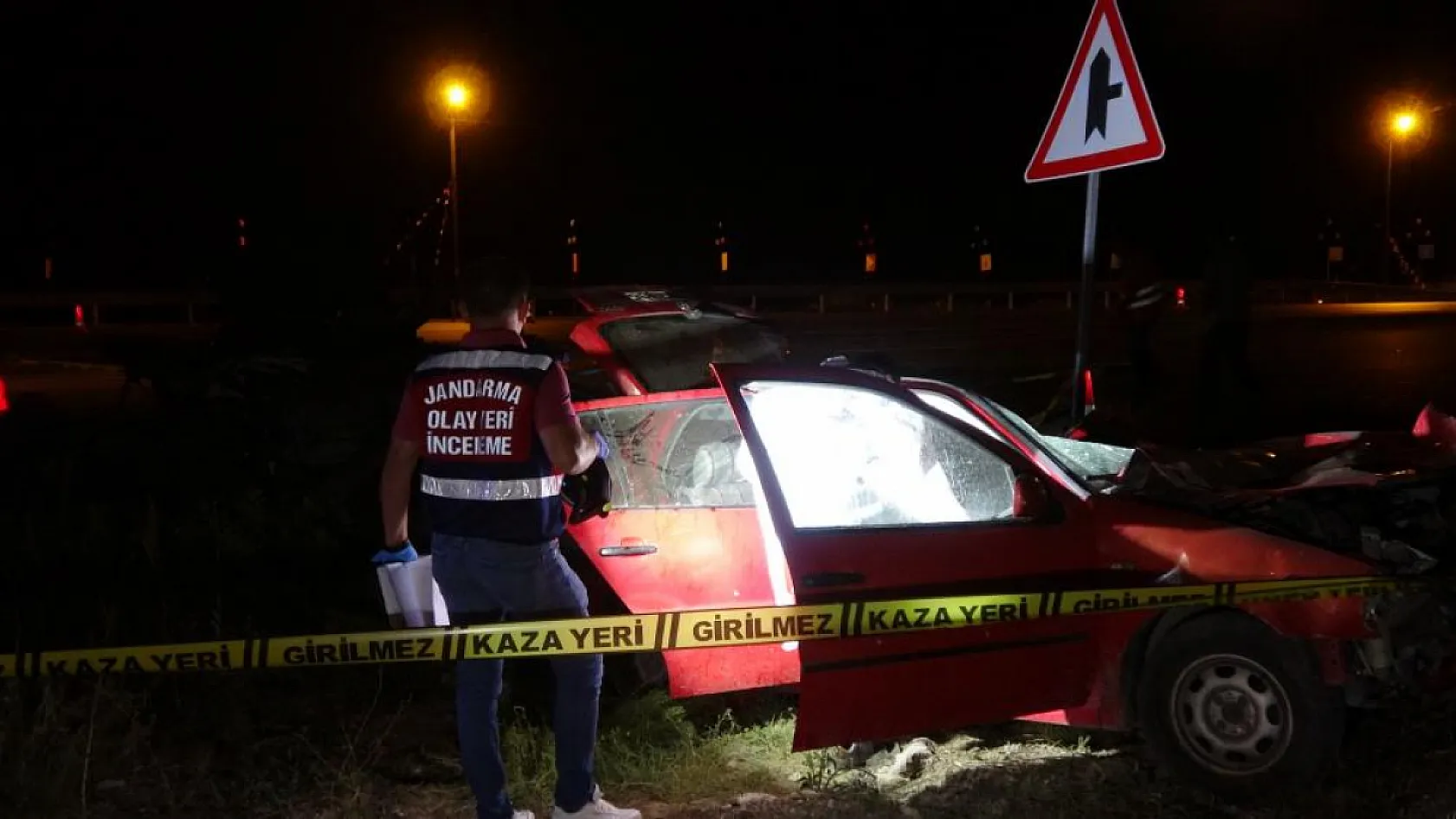 Burdur-Fethiye Karayolu'nda Feci Kaza: Takla Atan Araç Karşı Şeride Uçtu, 2 Ölü, 3 Yaralı