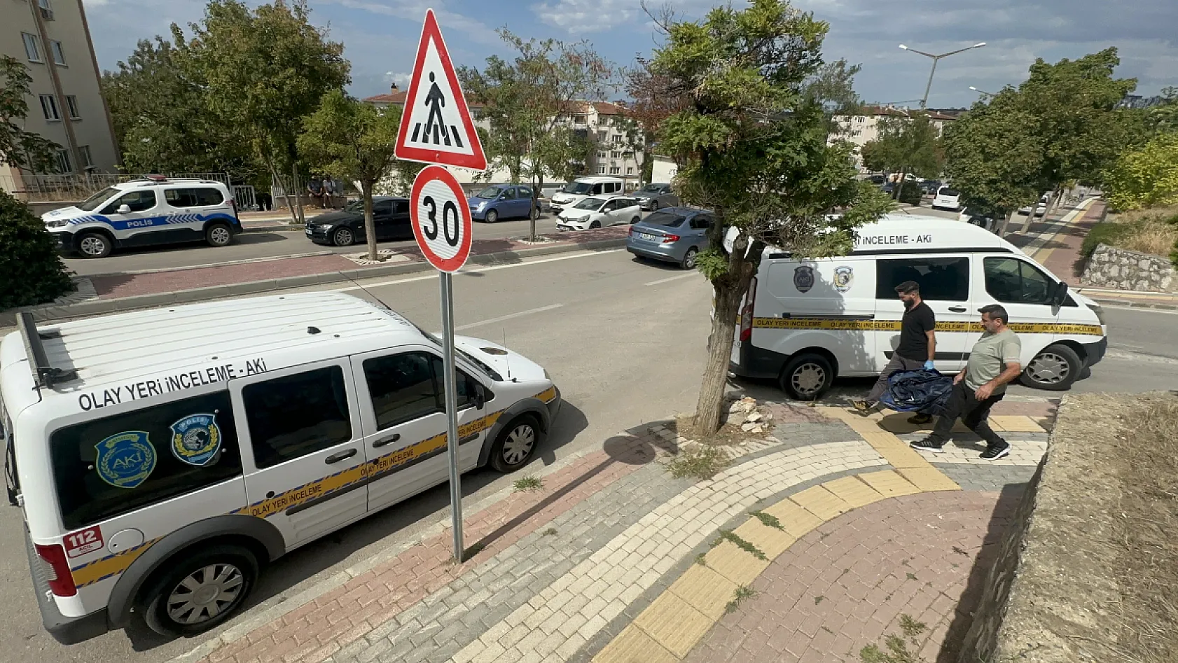Hava almaya çıktı, oturduğu bankta kalp krizi geçirerek hayatını kaybetti