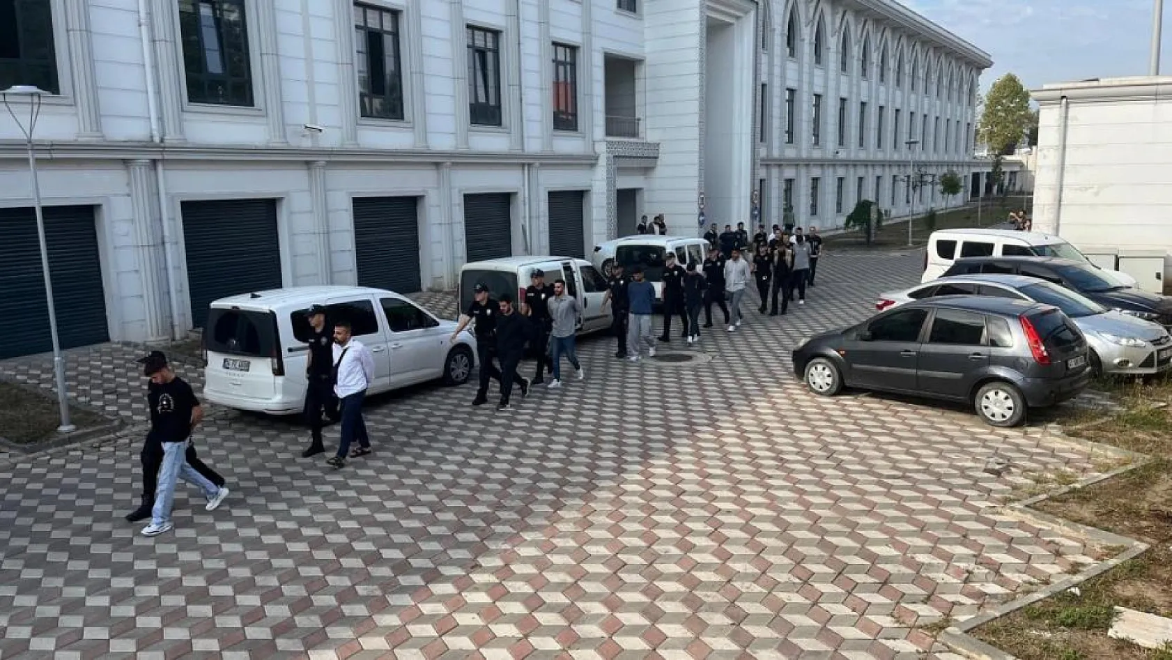 Çalıştığı kafeye patronu ile helalleşmek için gitti, abisiyle birlikte öldürüldü