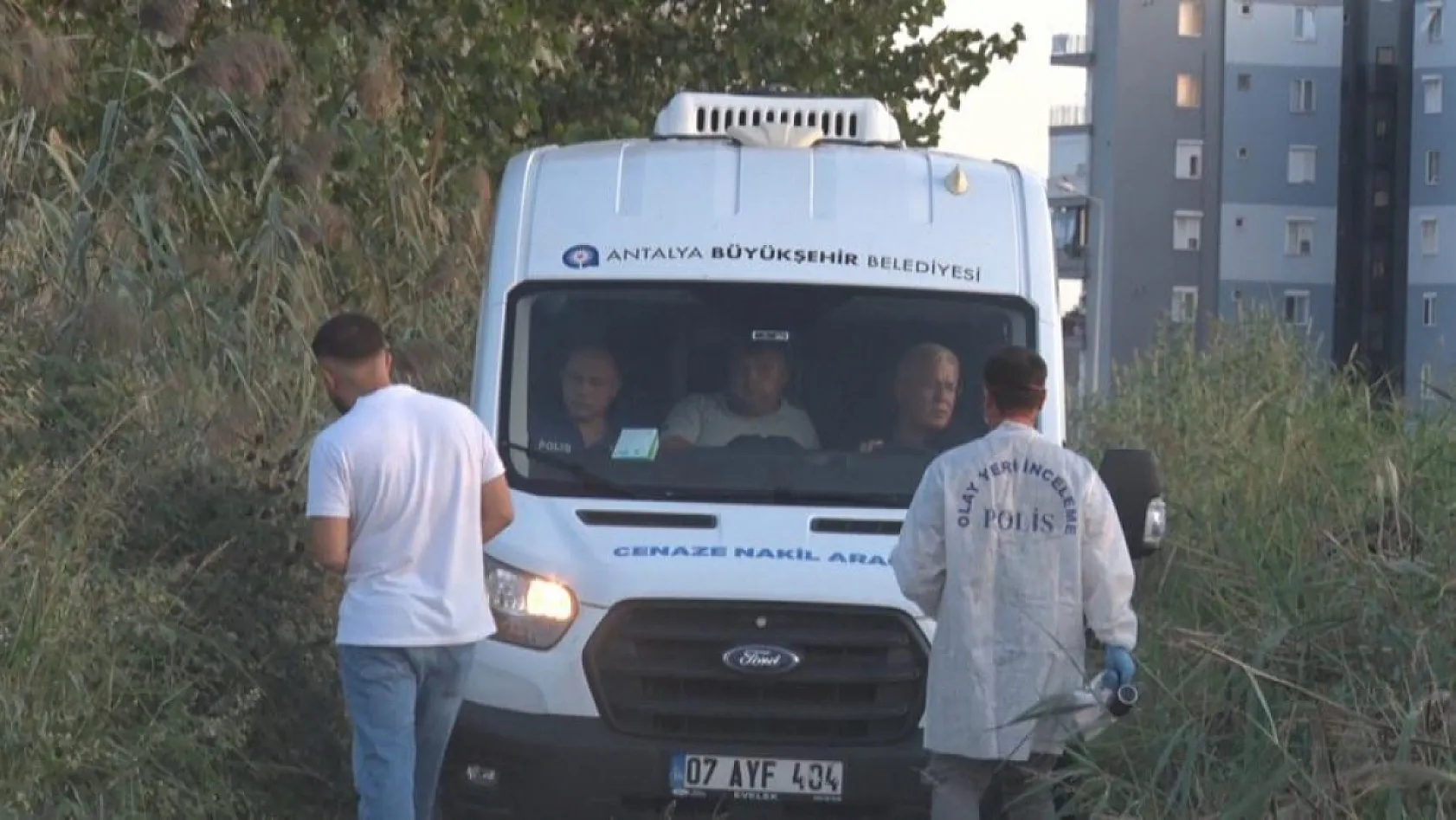 Kanal kenarında erkek cesedi bulundu