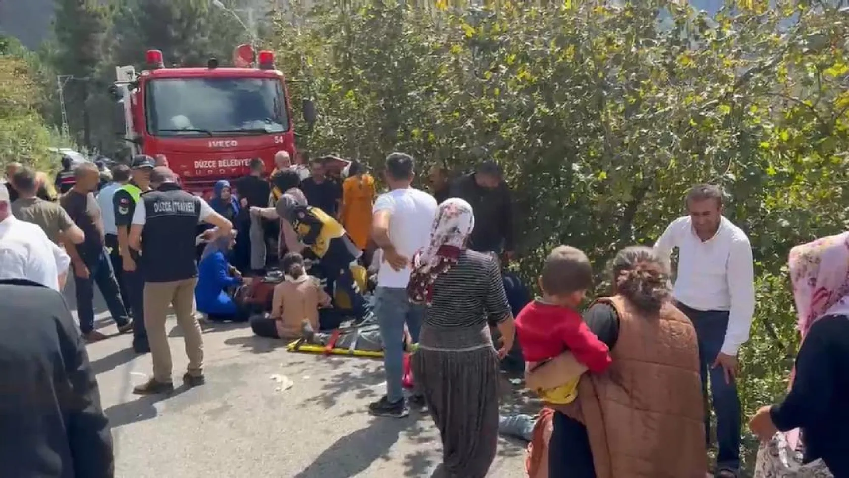 Fındık işçilerini taşıyan minibüs uçuruma yuvarlandı: 3'ü ağır 22 yaralı