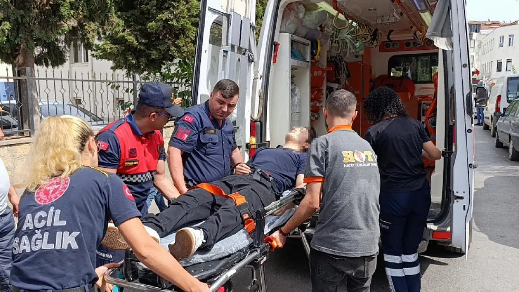 15 yaşındaki genç, arkadaşıyla yürürken bir anda yere yığılıp kaldı