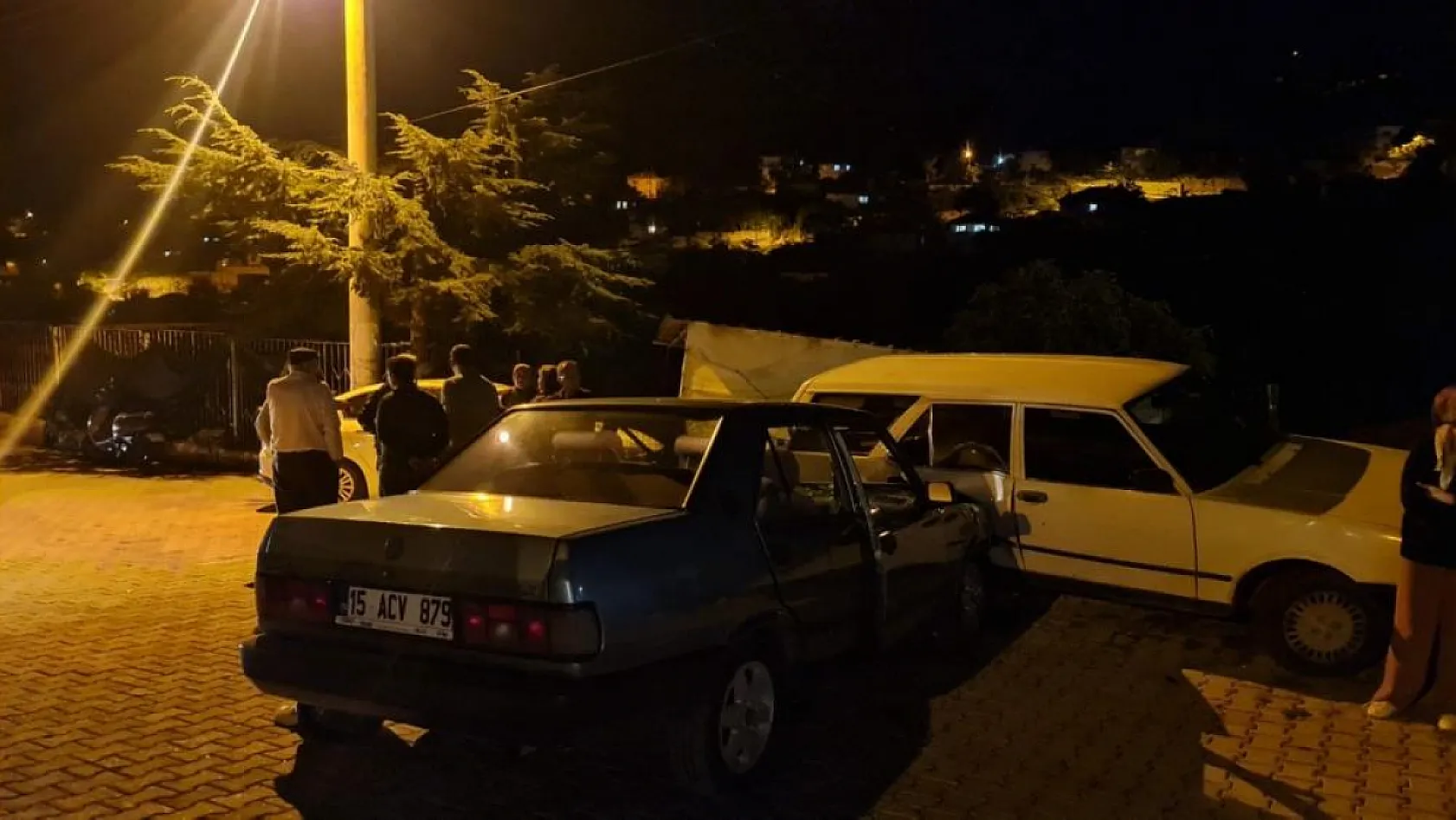 Arabasının önü kesilip av tüfeği ile vurulan genç hayatını kaybetti