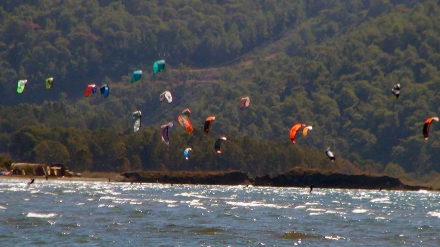 Muğla'da deniz, kum, güneş keyfi devam ediyor