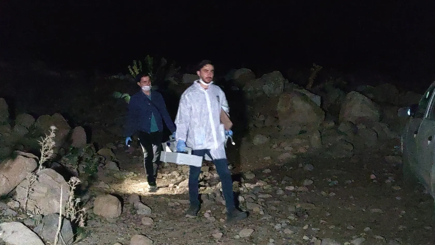 Kaybolan şahsın cenazesi düştüğü yerden 3 saatlik çalışma sonucu çıkarıldı