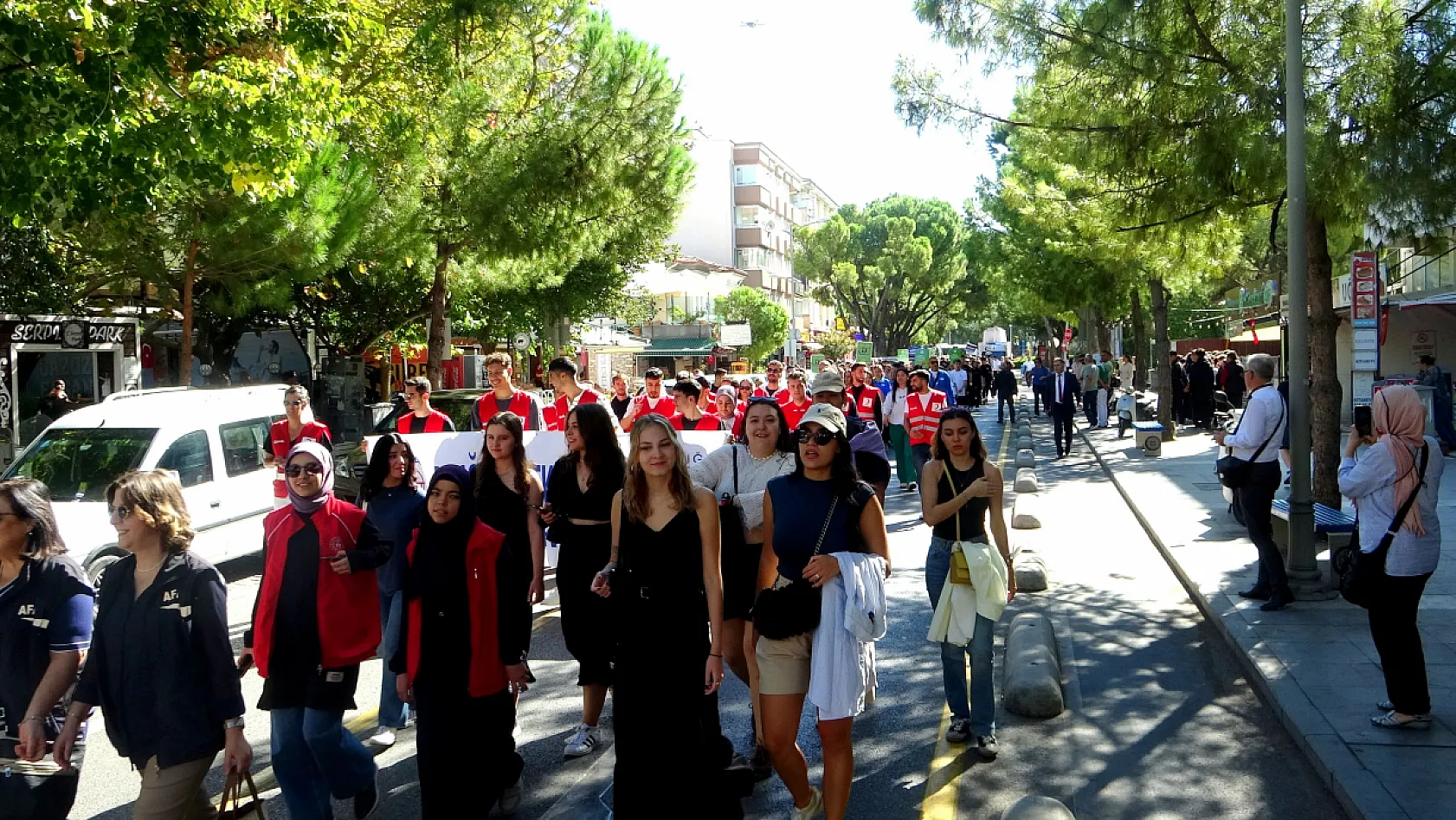 Muğla'da 'Sağlık İçin Harekete Geç' yürüyüşüne yoğun katılım