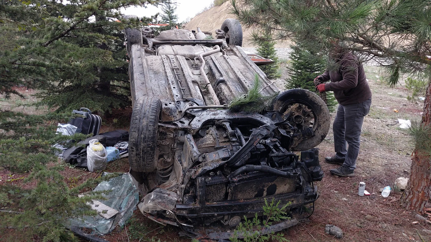 Cenazeye giden otomobil takla attı: 3 yaralı