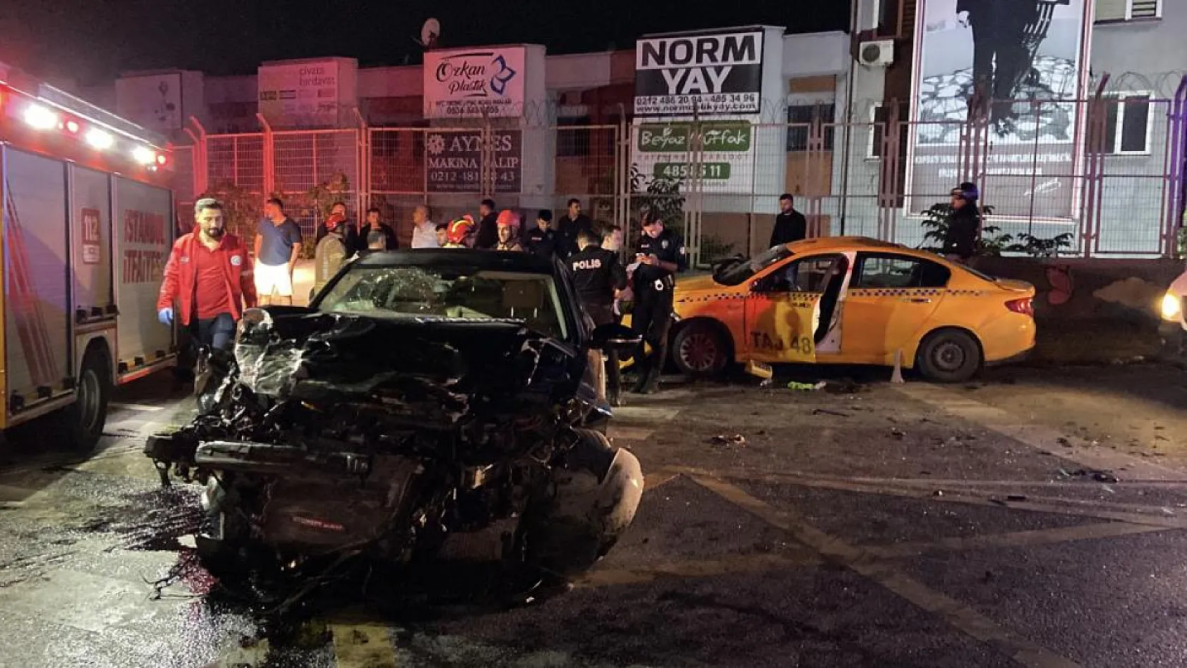 Kırmızı ışık ihlali yapan taksi otomobille çarpıştı: 10 yaralı