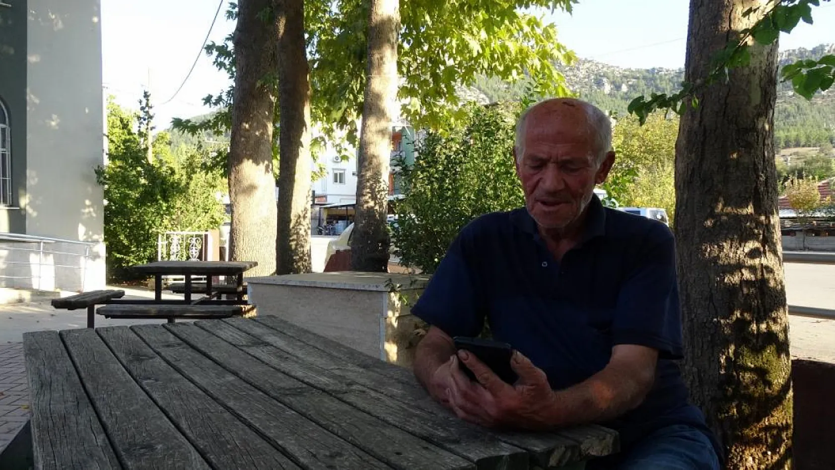 Yaşlı adamın polis rolündeki dolandırıcıdan kurtuluşu polisleri bile şaşırttı