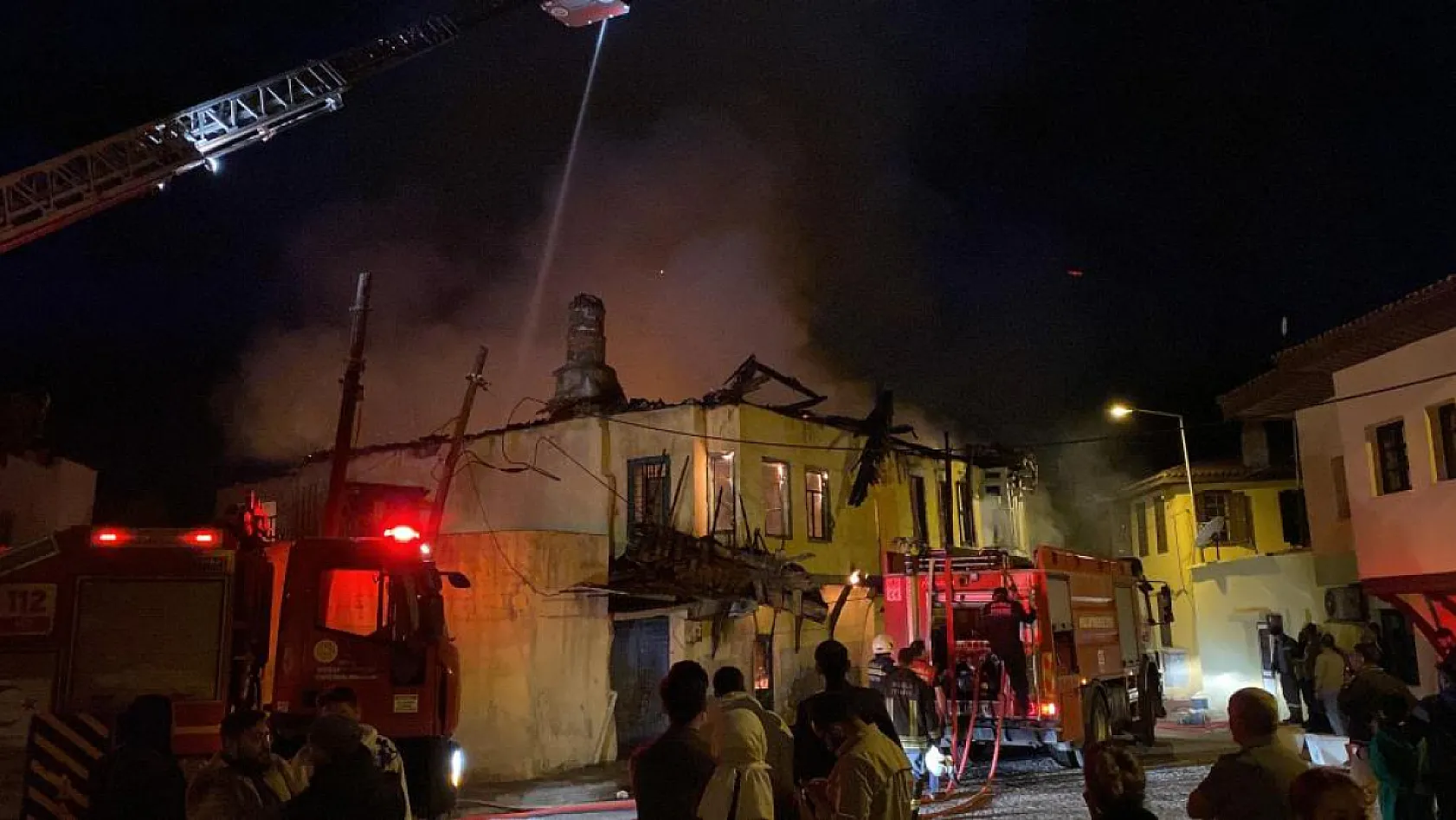 Milas'ta geceyi alevler aydınlattı