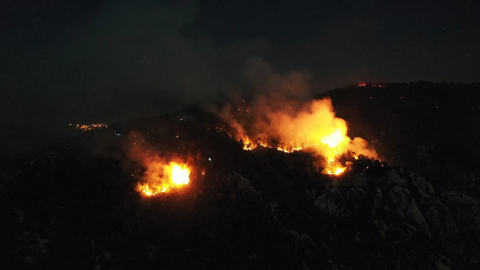Gökova'nın 'Deli Mehmet'i alevlerin sönmesine izin vermiyor