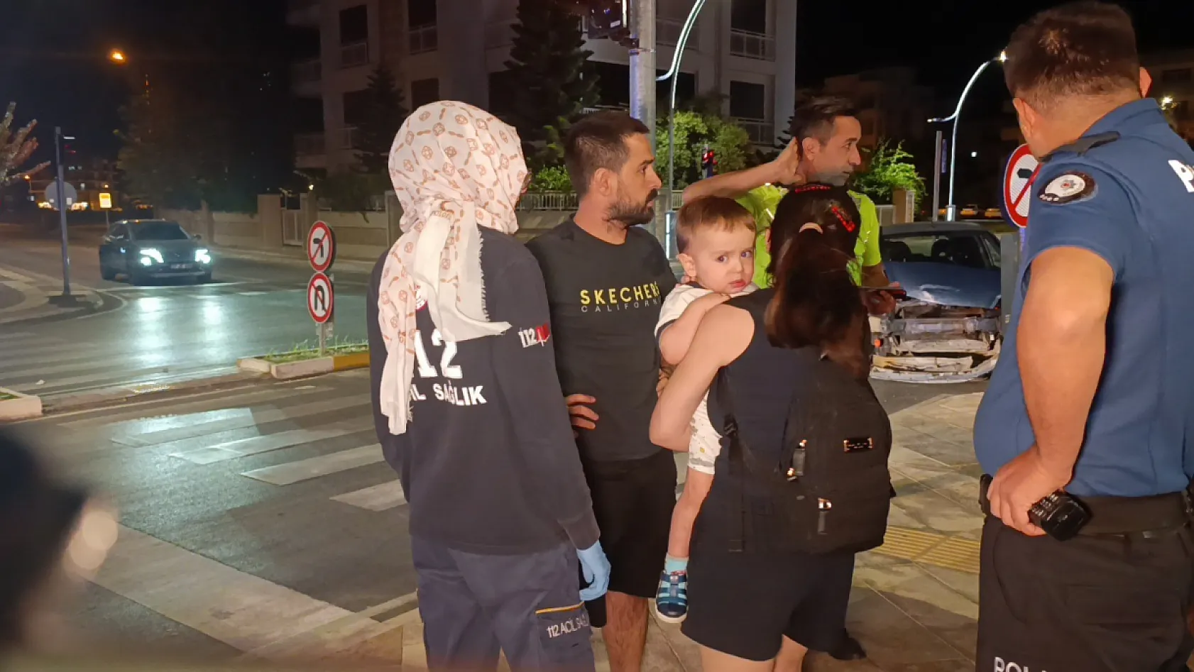 Kırmızı Işık İhlali Kazaya Neden Oldu: 1'i Bebek, 4 Yaralı