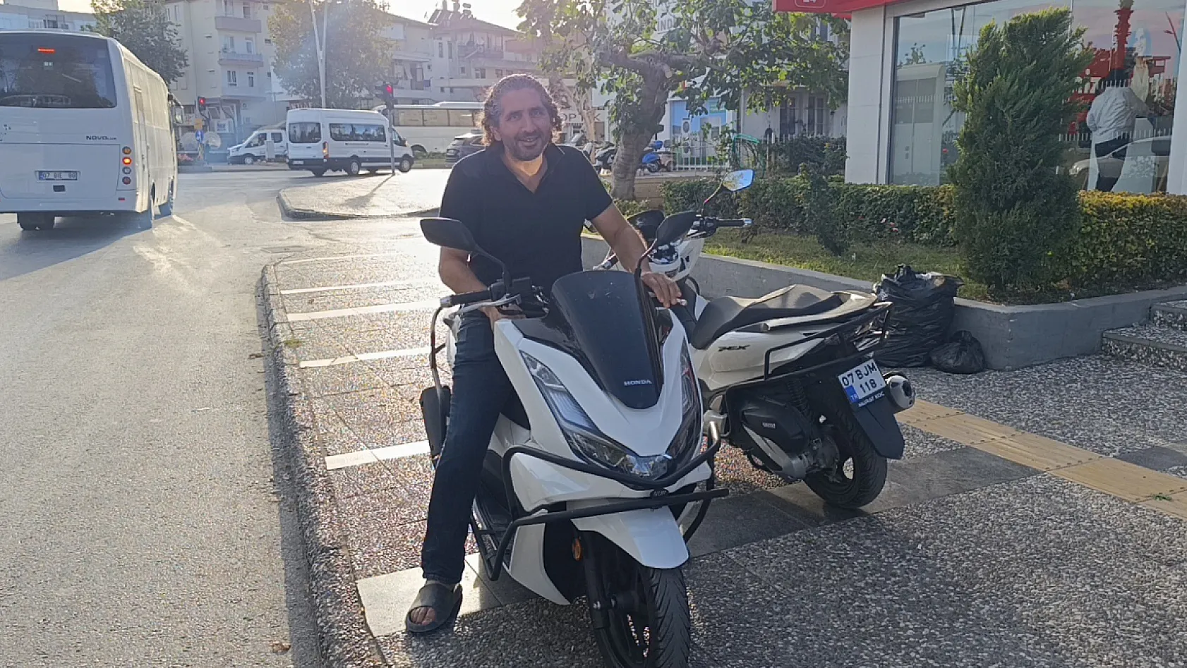 Motosiklet Karışıklığı: Yanlış Motosiklete Binen Sürücü Geri Çağrıldı