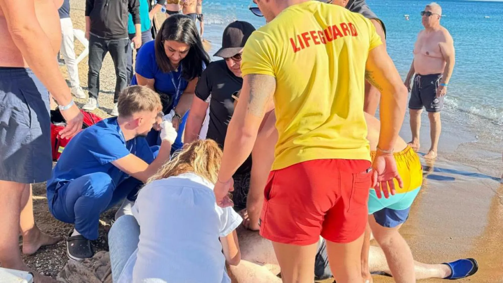 Plajda rahatsızlanan Alman turist hastane yolunda hayatını kaybetti