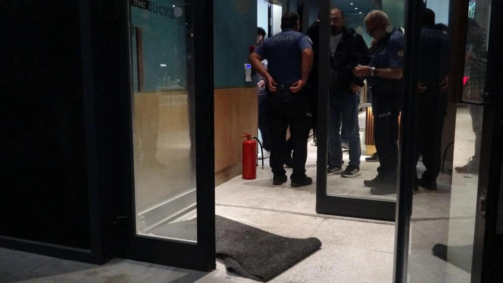 Kahve zincir şubesine molotoflu saldırı