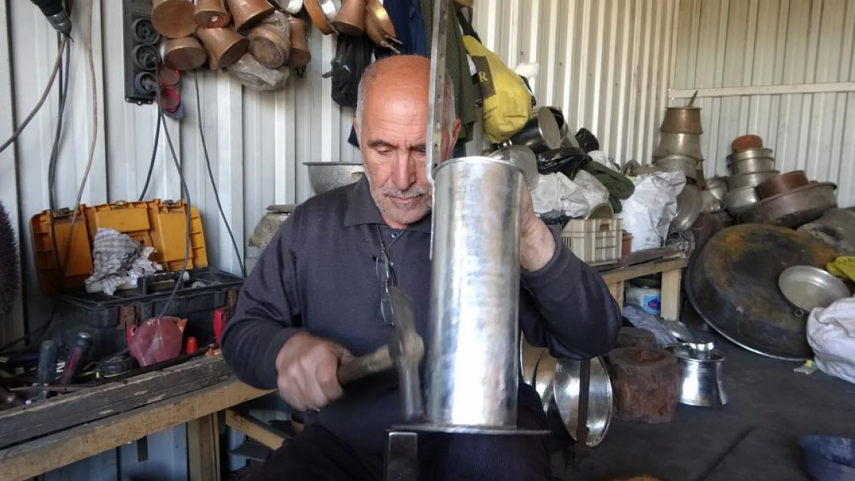 57 yıllık kalay ustası zamana direniyor