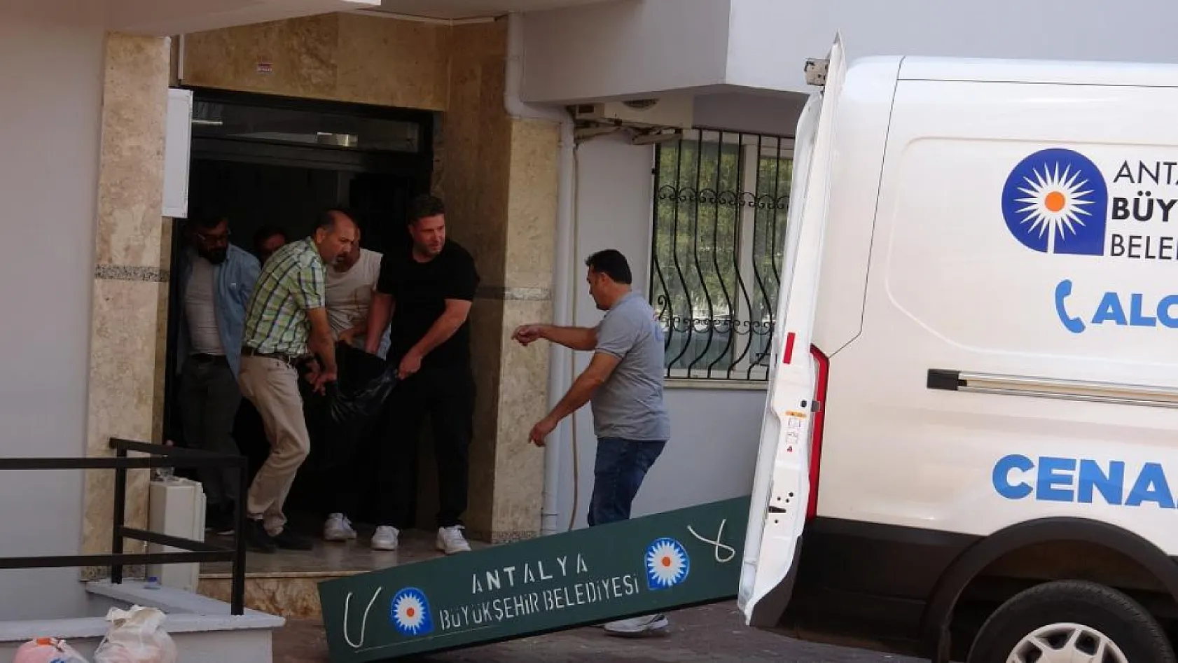 Ağabeyinin ölüm haberini alan kardeş gözyaşlarına boğuldu
