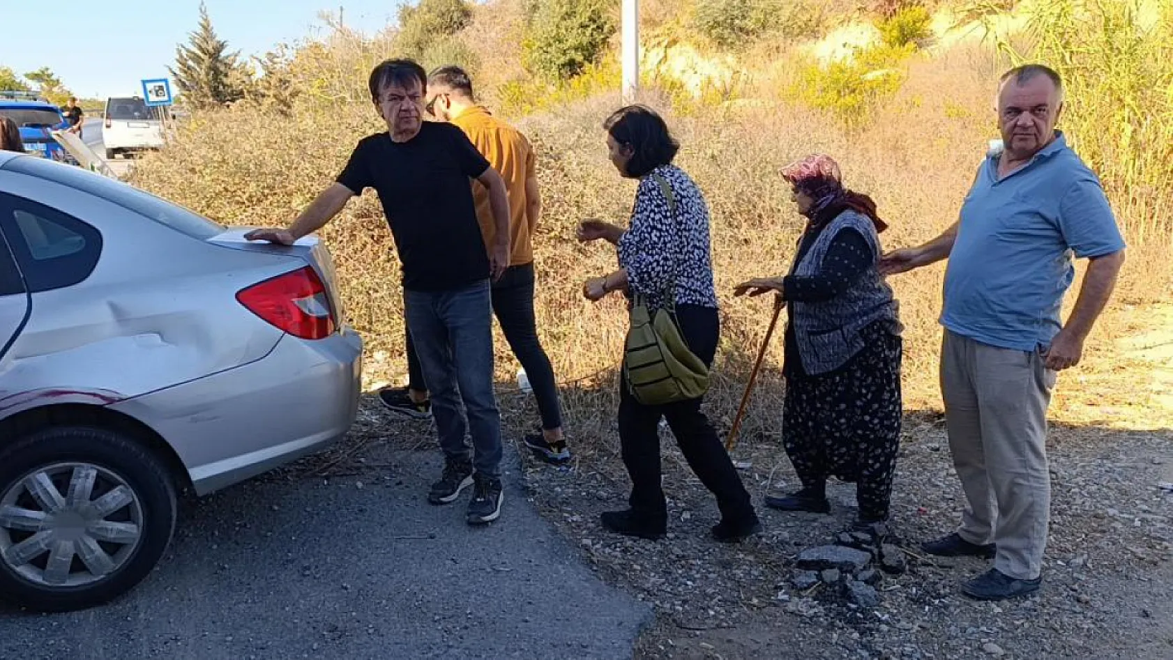 Kamyon önüne aldığı otomobili 500 metre sürükledi
