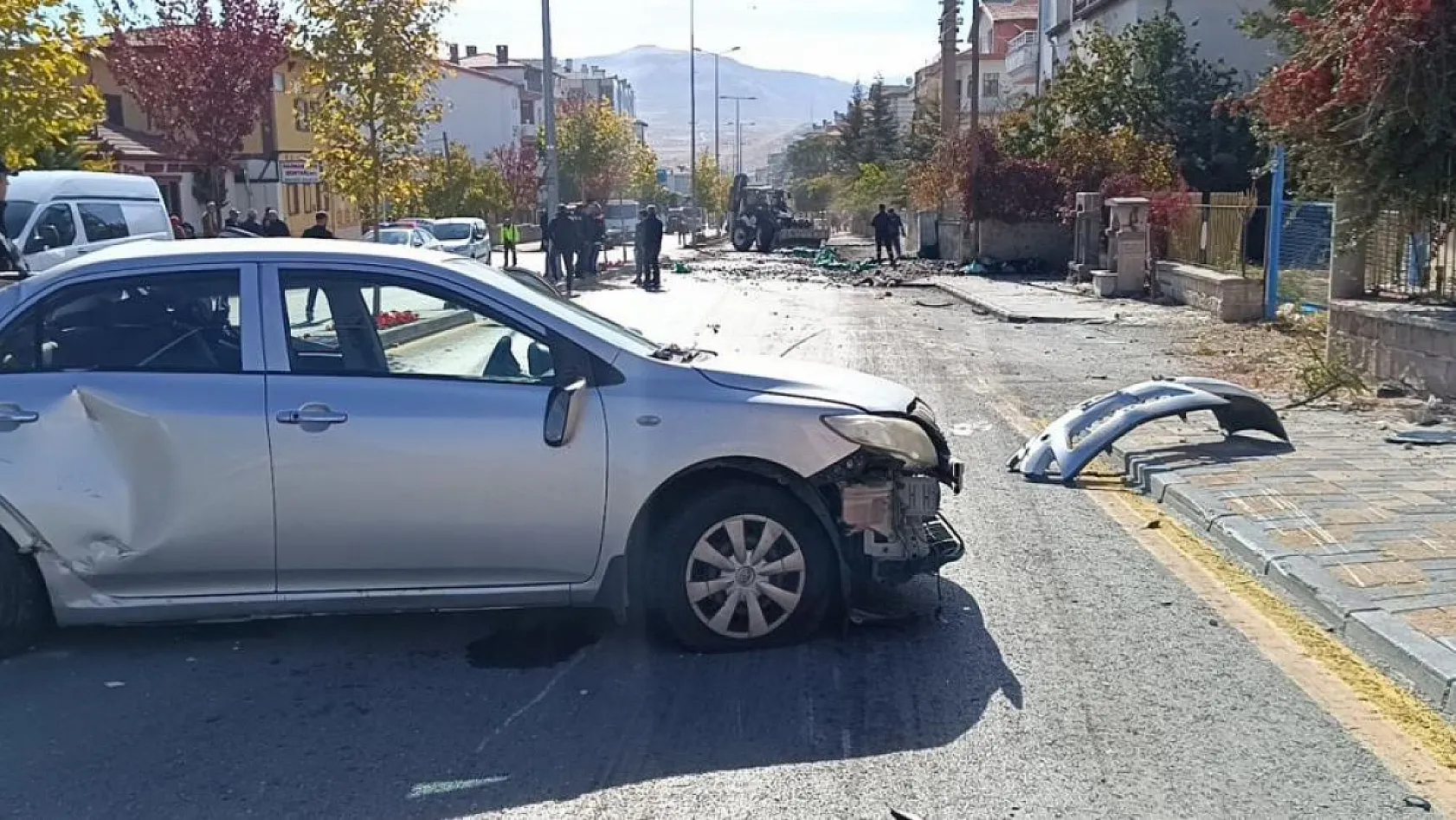 Freni patlayan kamyonet dehşet saçtı: 1 ölü, 1'i ağır 6 yaralı