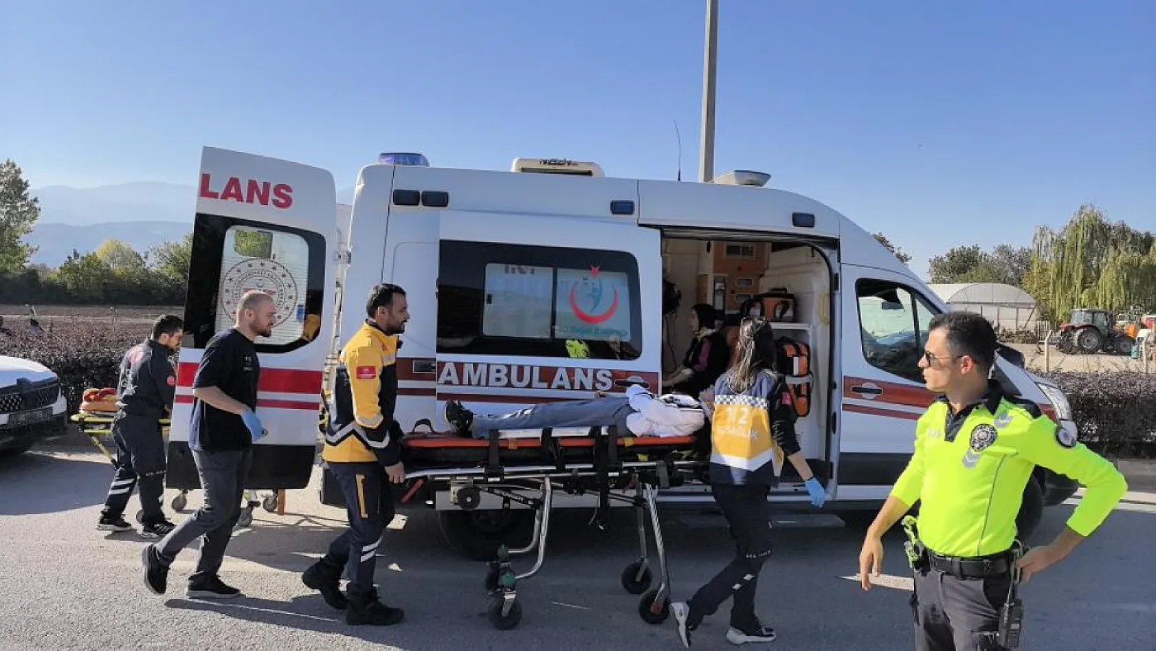 Zincirleme kazada 3 araç çarpıştı: 6 kişi yaralandı