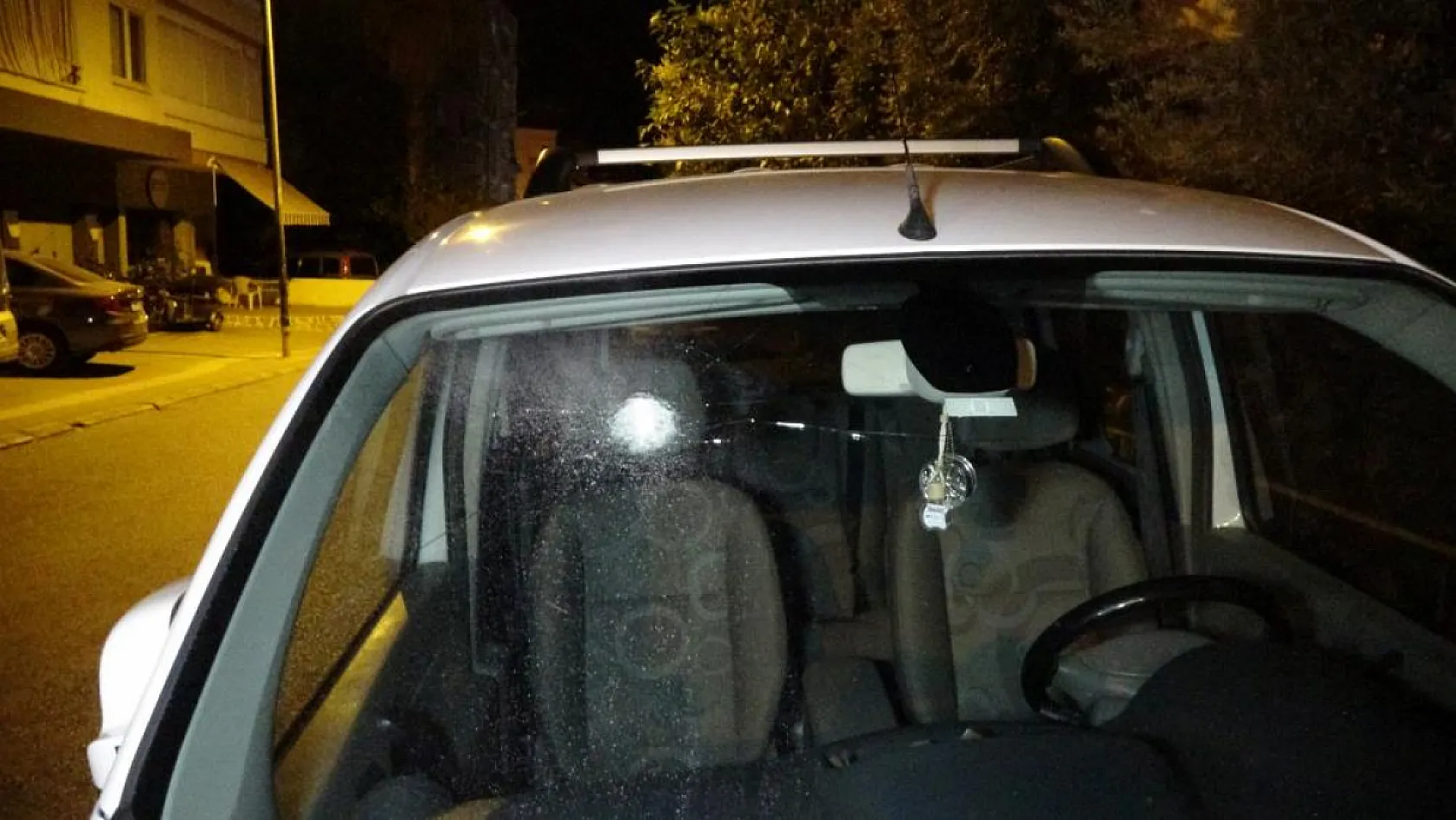 Seyir halindeki motosiklete kurşun yağdırdı: 2 yaralı