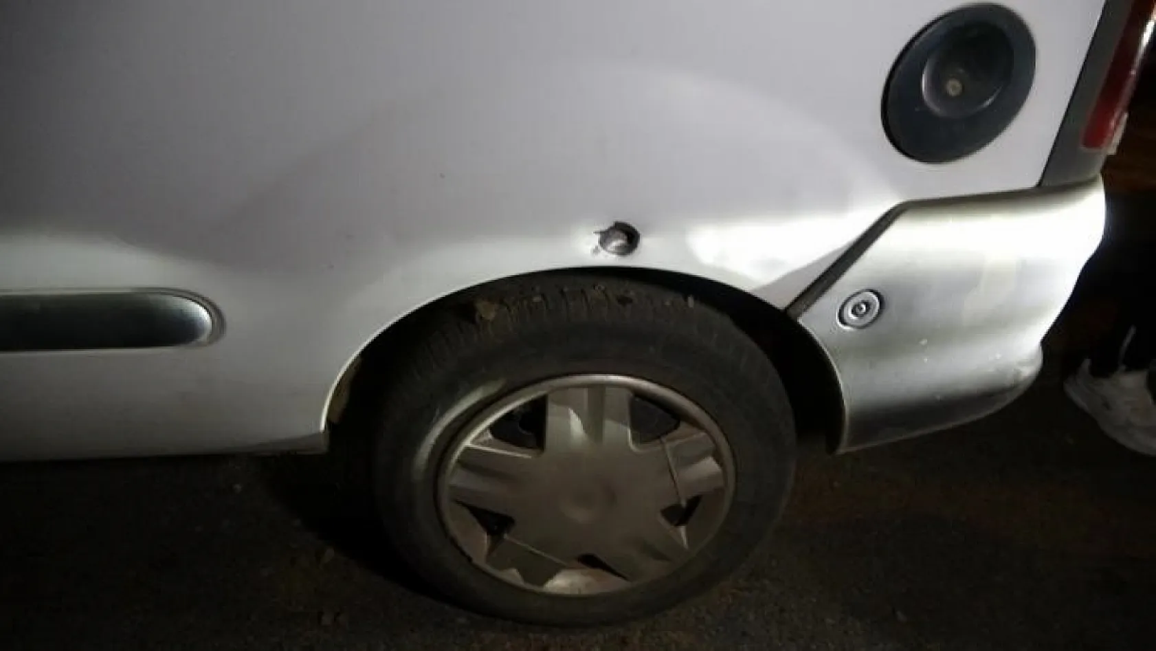 Seyir halindeki motosiklete kurşun yağdırdı: 2 yaralı