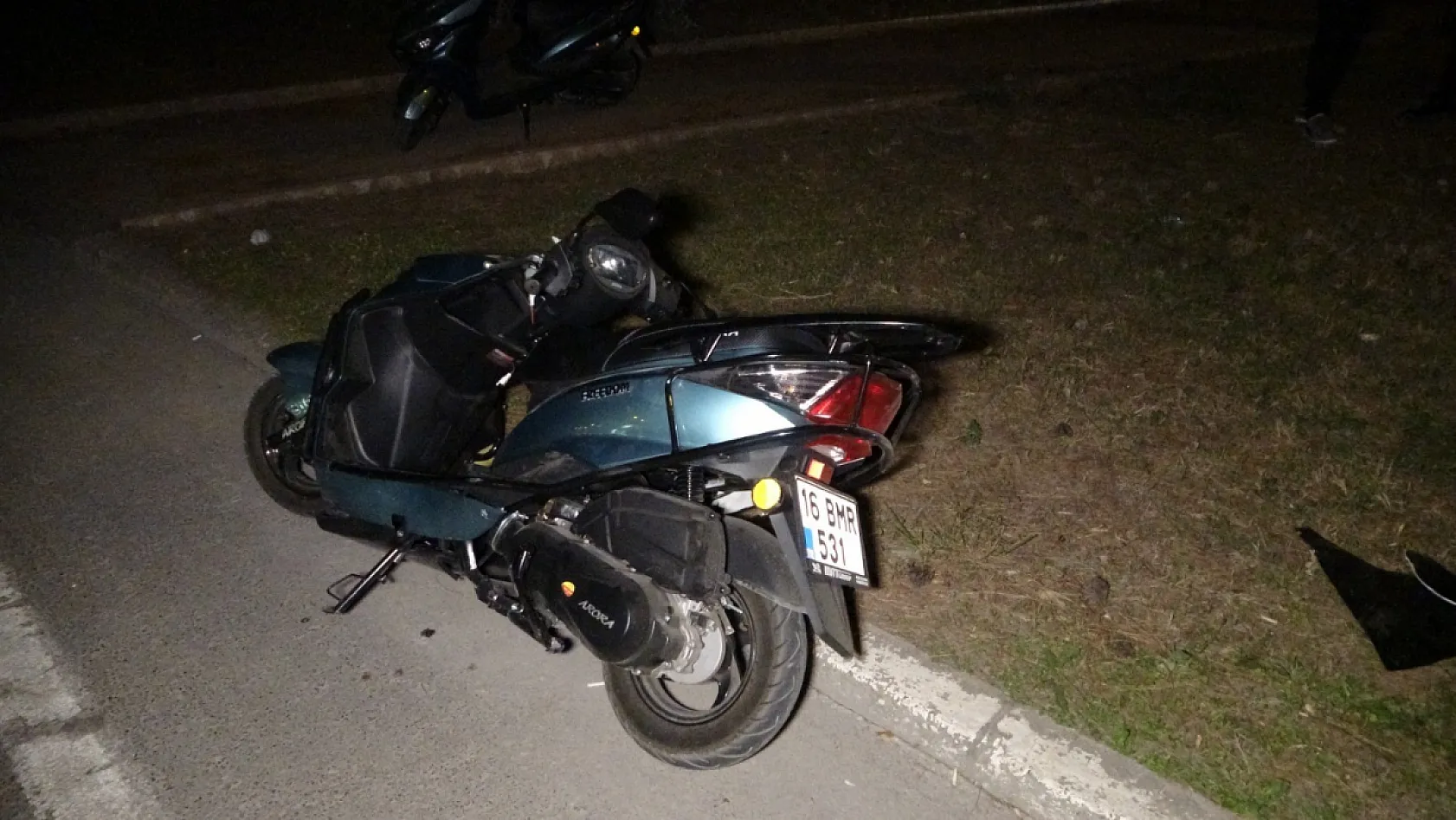 Motosiklet ile kamyonet çarpıştı: 2 yaralı