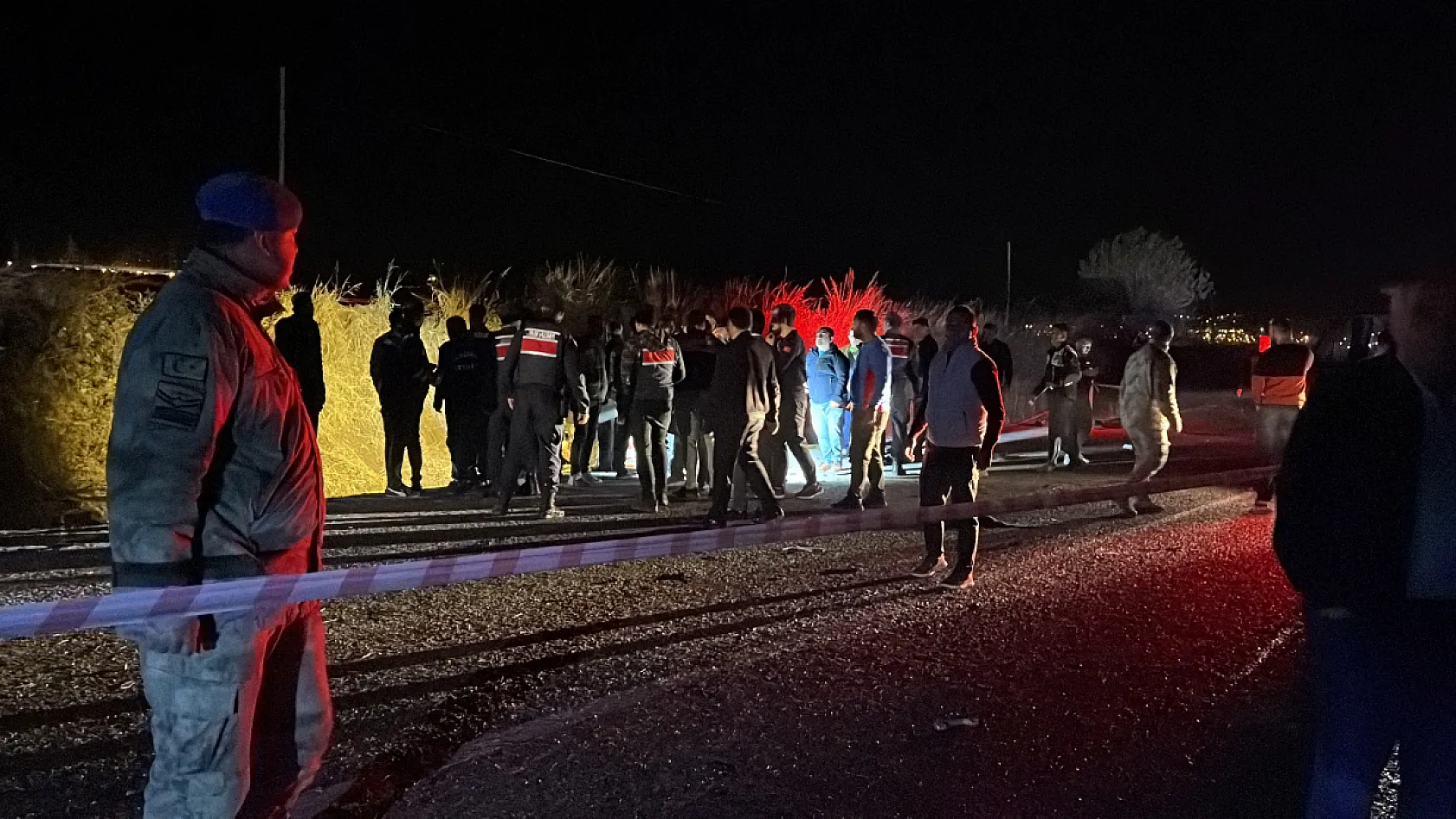 2 otomobil ve 1 traktörün karıştığı zincirleme kaza: 3 ölü