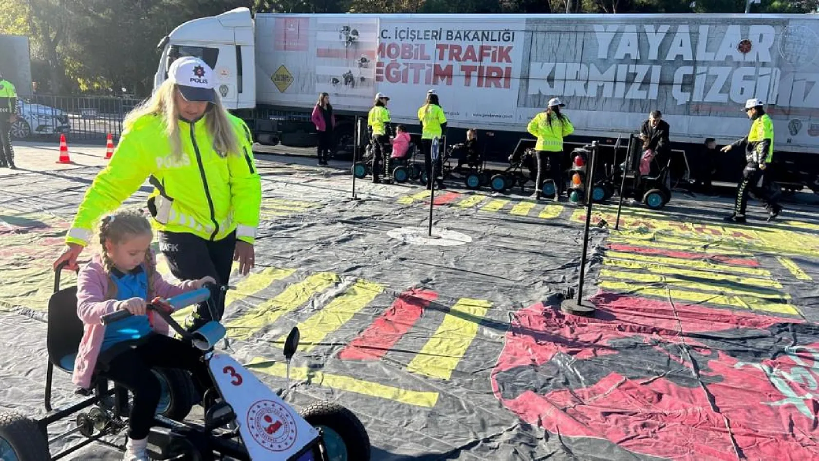 Mobil Trafik Eğitim Tırı Muğla'da öğrencilere trafik bilincini aşılayacak