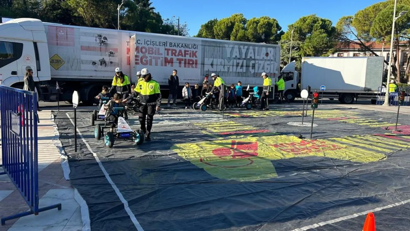 Mobil Trafik Eğitim Tırı Muğla'da öğrencilere trafik bilincini aşılayacak