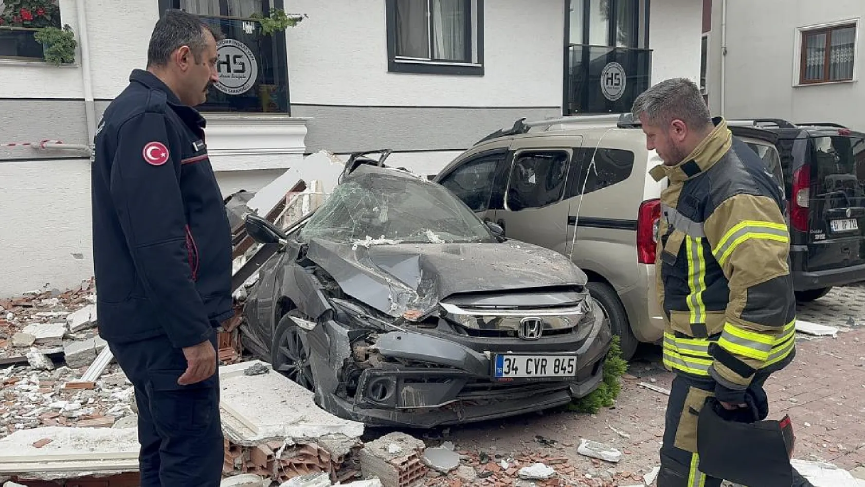 Doğal gaz patlamasında 2 çocuk annesi yaşam mücadelesini kaybetti