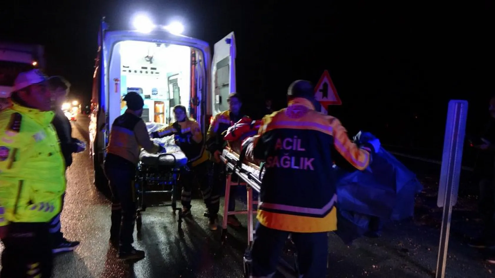  Burdur- Fethiye Karayolu'nda ortalık savaş alanına döndü: 2 ölü, 6 yaralı