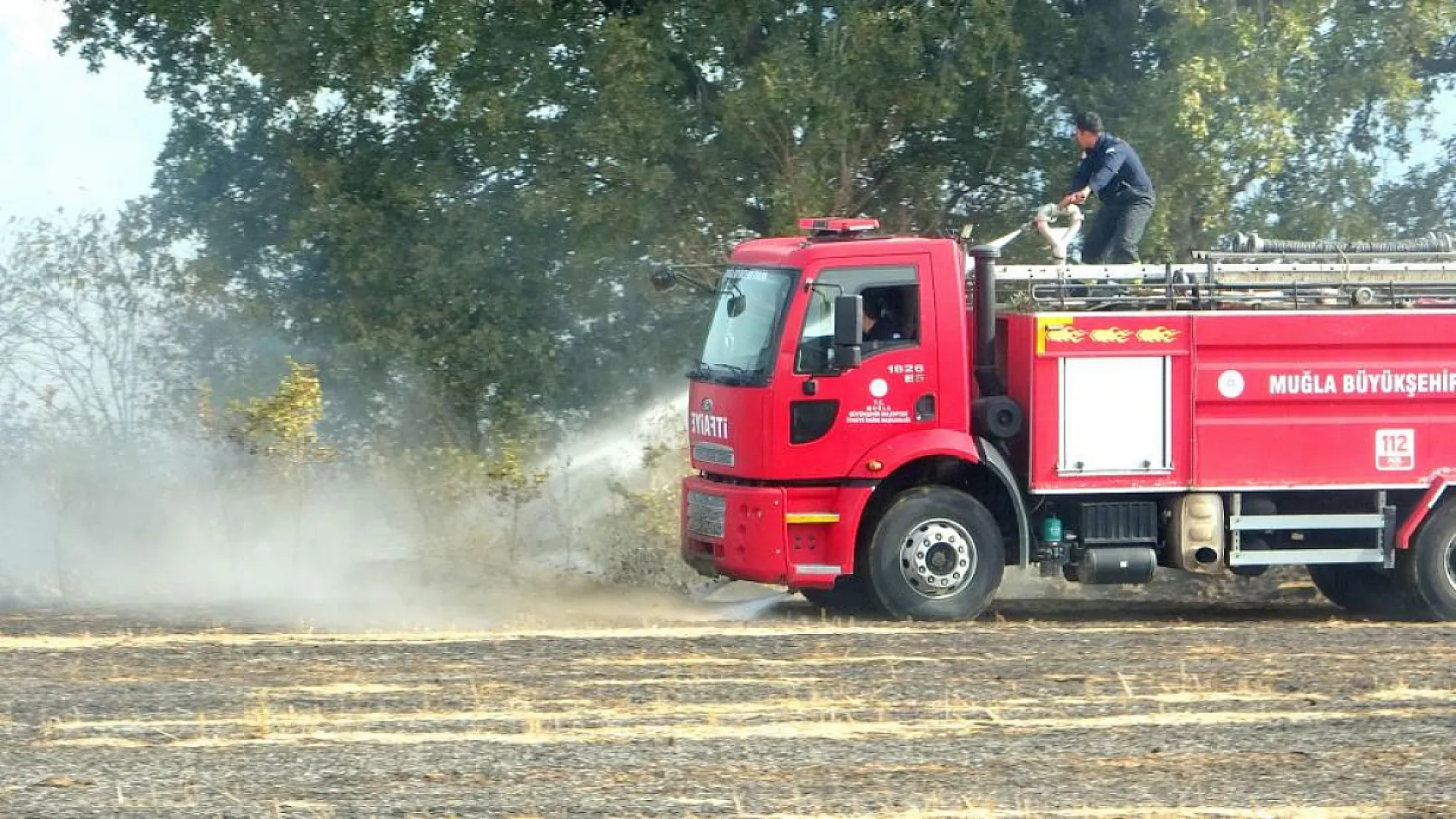 Muğla'da anız yangını hızlı müdahale ile söndürüldü